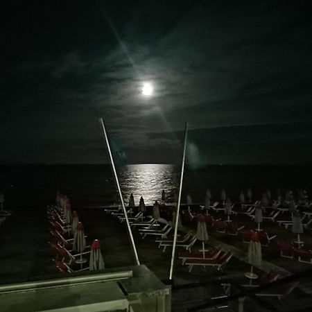Appartamento Loano Climatizzato Mt 650 Dal Mare Екстериор снимка
