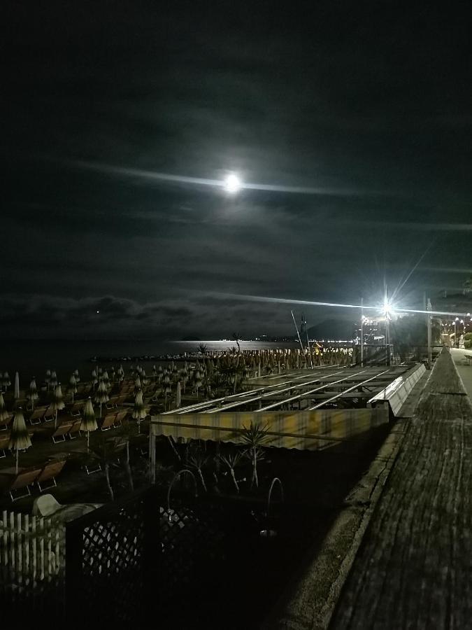 Appartamento Loano Climatizzato Mt 650 Dal Mare Екстериор снимка